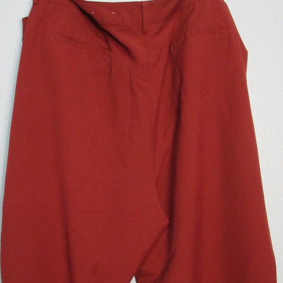 Curvy Maroon Cropped Slacks - Picture 6 of 8